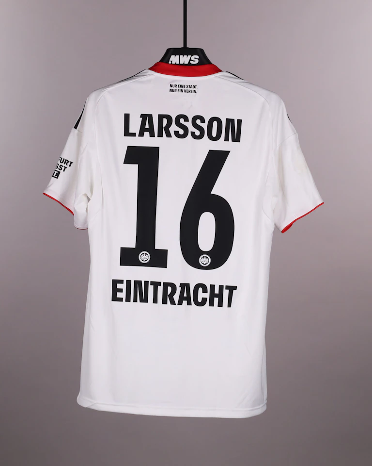 来自Eintracht Frankfurt的Hugo Larsson球衣