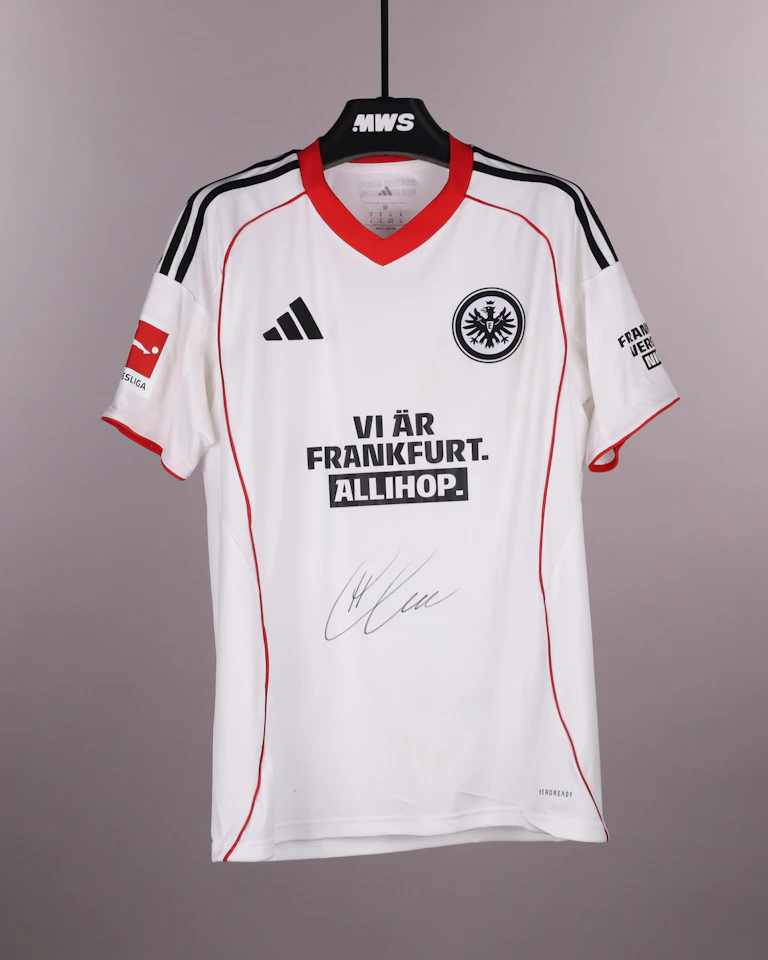 来自Eintracht Frankfurt的Hugo Larsson球衣