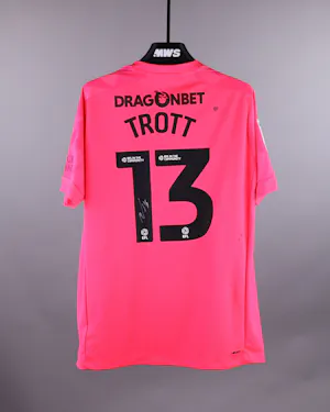 来自Cardiff City FC的Nathan Trott球衣