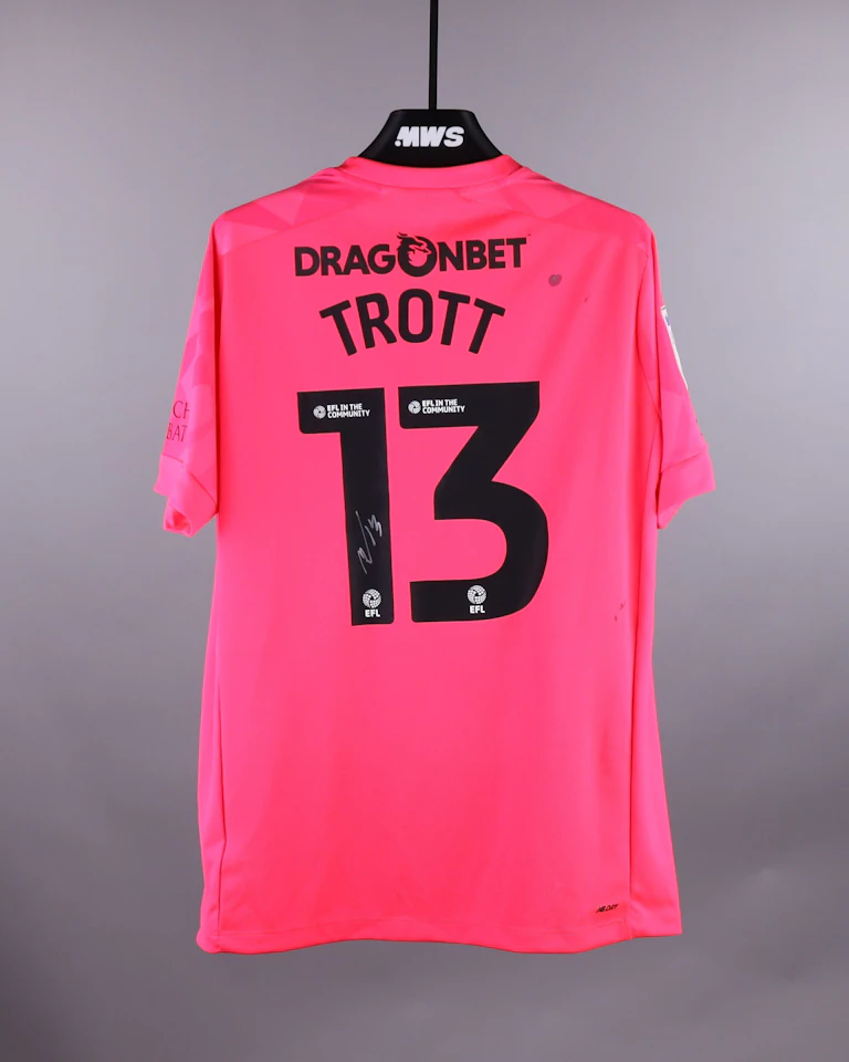 来自Cardiff City FC的Nathan Trott球衣