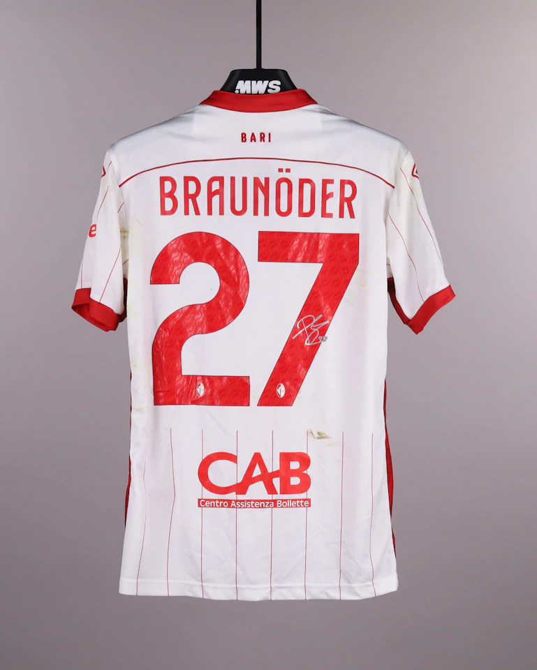 来自S.S.C. Bari的Matthias Braunöder球衣