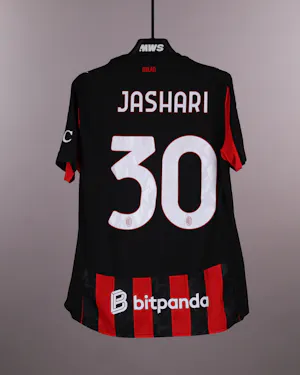 Ardon Jashari AC Milan camisa.