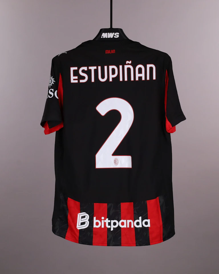 AC Milan 팀의 Pervis Estupiñán 셔츠