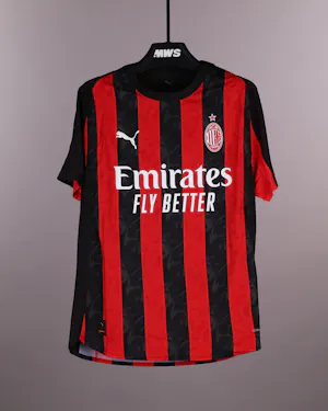 AC Milan 팀의 Pervis Estupiñán 셔츠