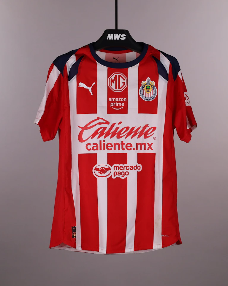 来自Chivas Guadalajara的Armando González Alba球衣