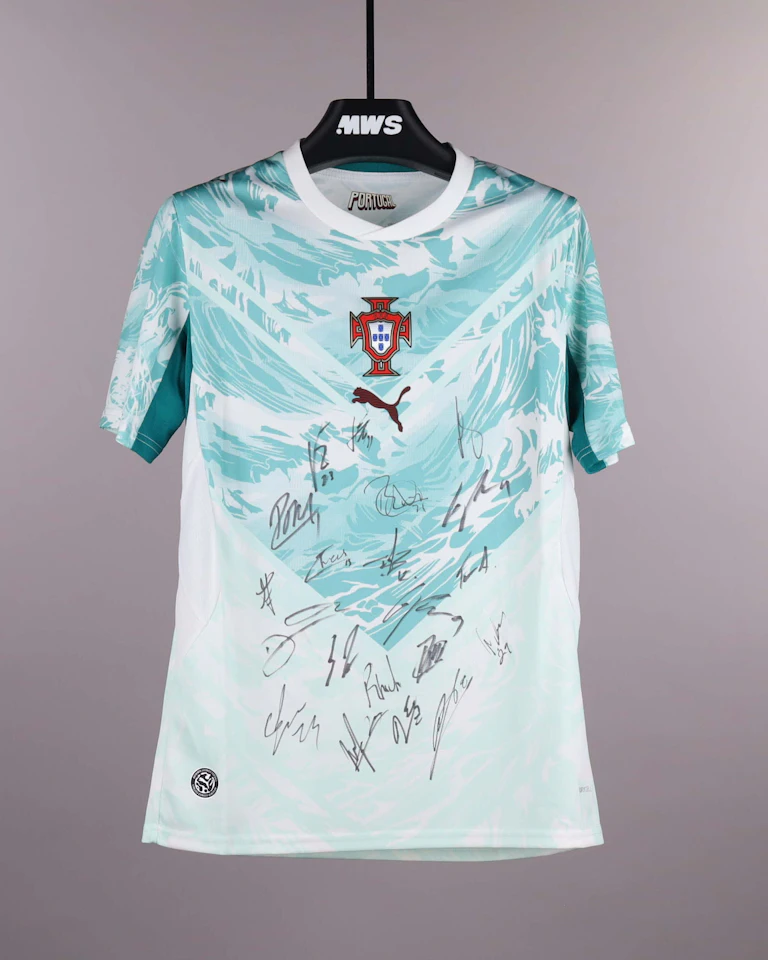 Squad Signed Shirt - 3