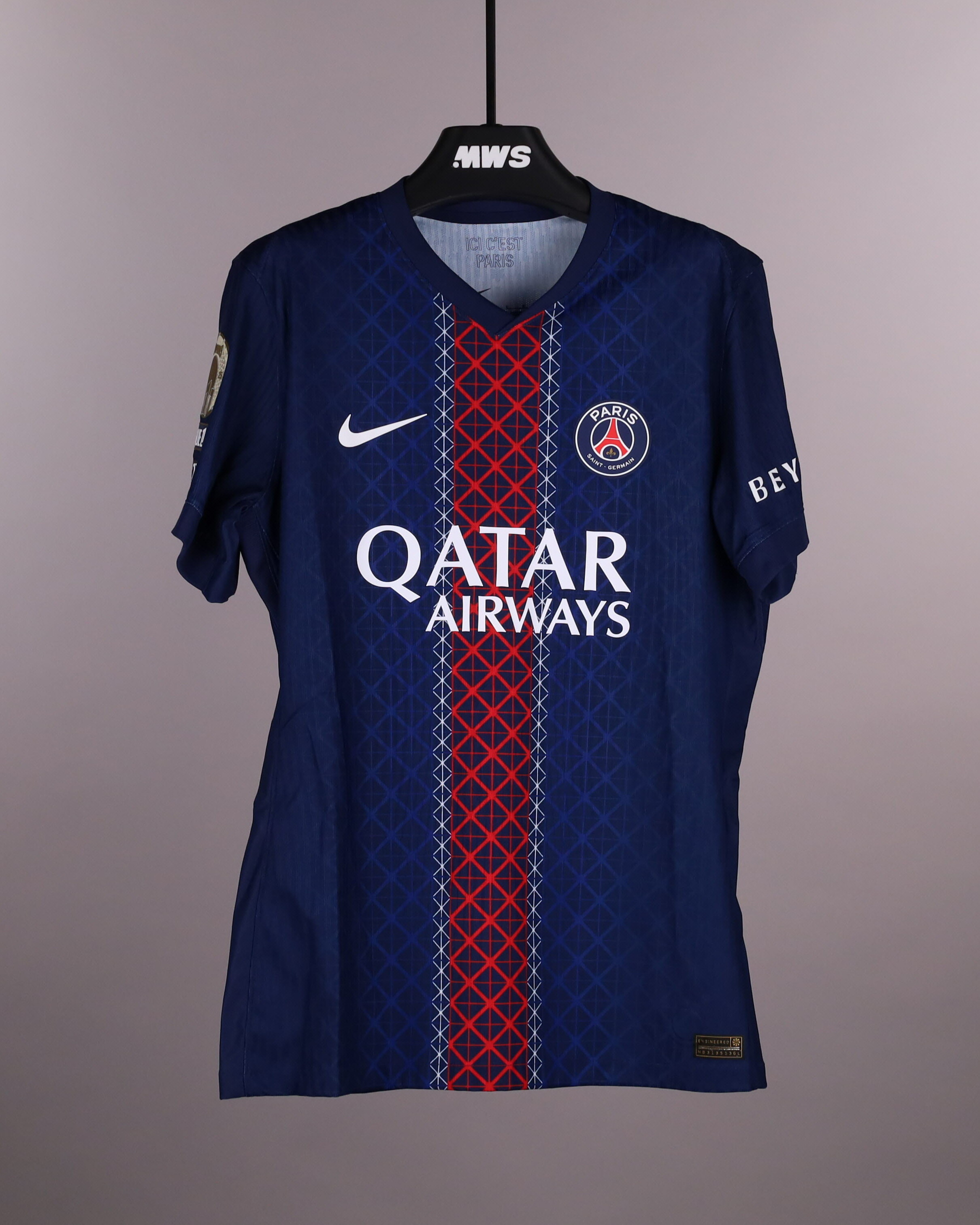 Gonçalo Ramos Paris Saint-Germain shirt