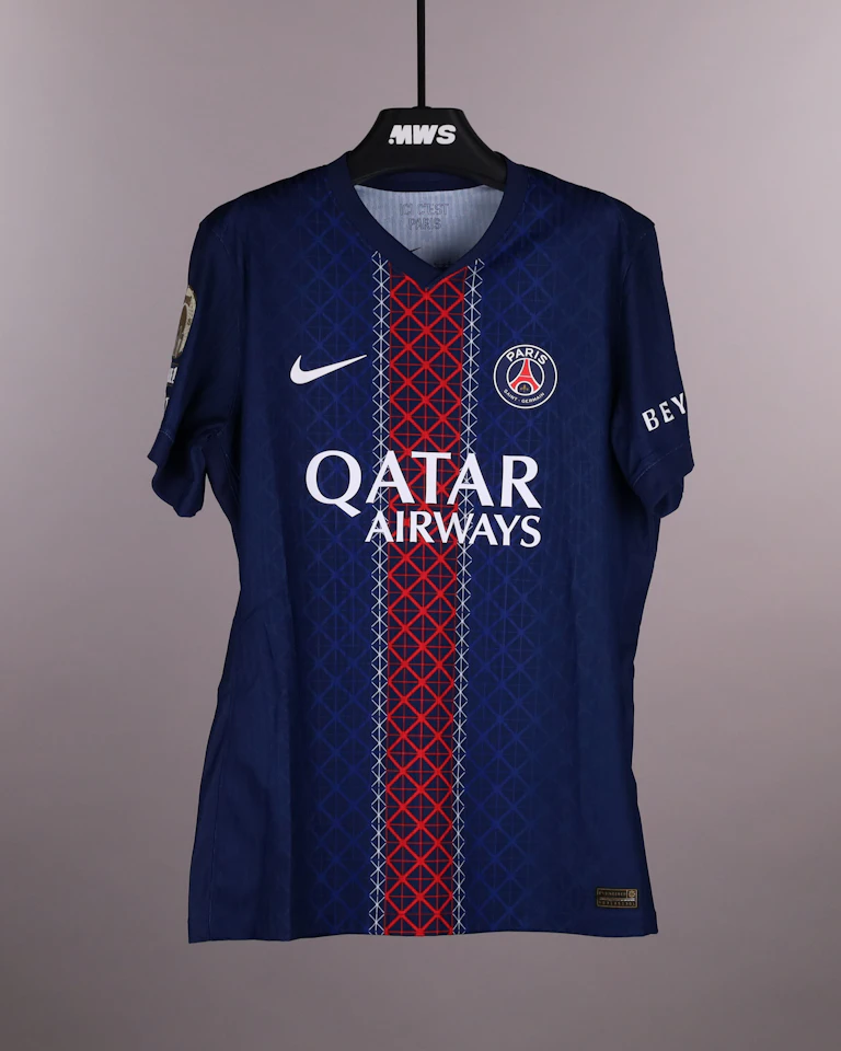 Gonçalo Ramos Paris Saint-Germain shirt