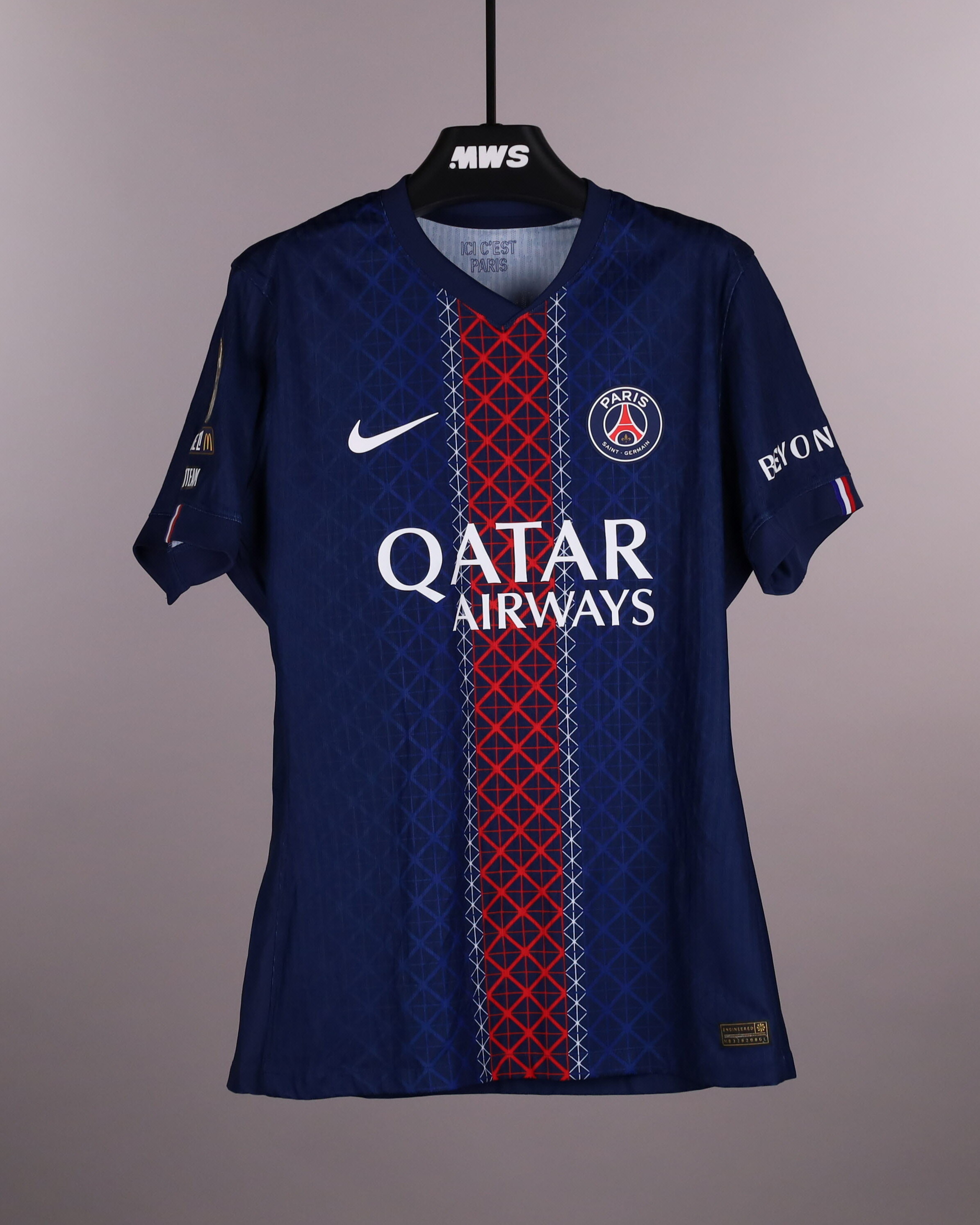 João Neves Paris Saint-Germain のシャツ