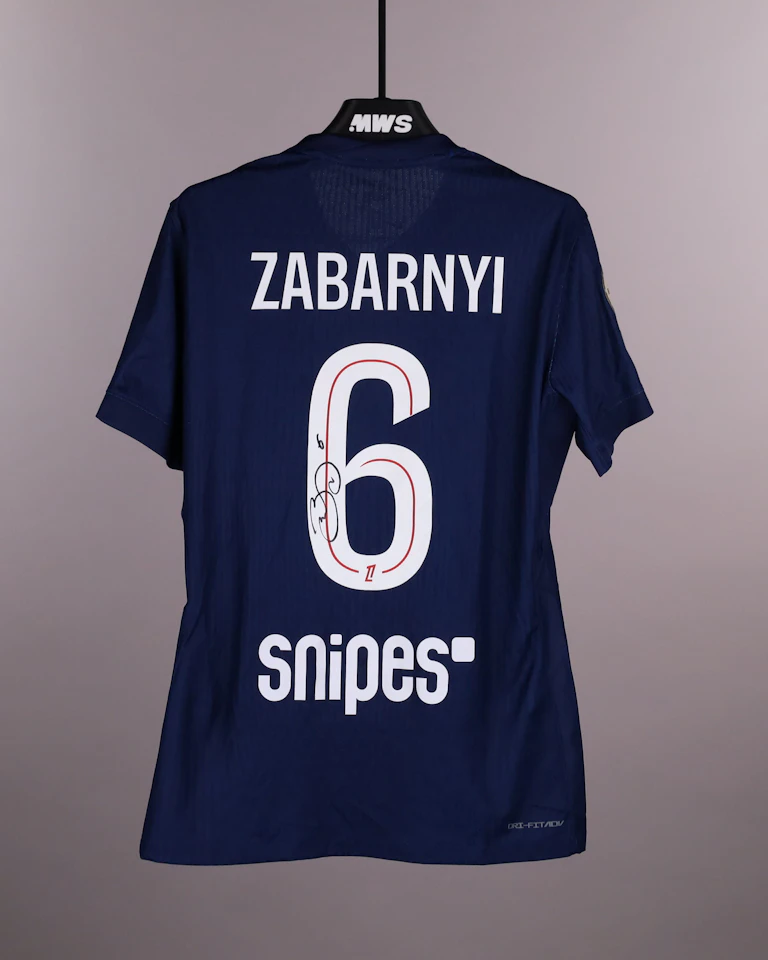 来自Paris Saint-Germain的Illia Zabarnyi球衣