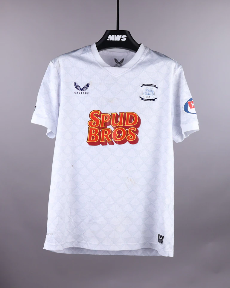 来自Preston North End的Lewis Gibson球衣
