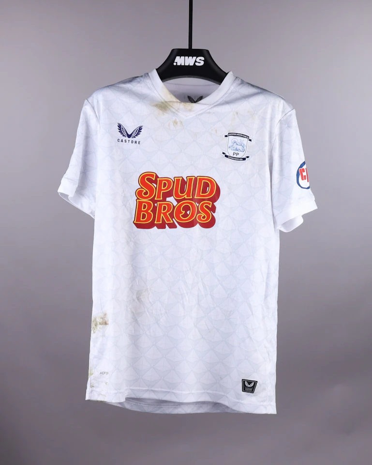 Andrew Hughes Preston North End forması