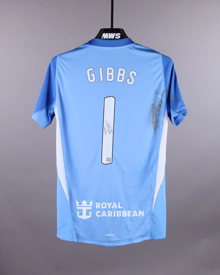 来自Fulham W的Frankie Gibbs球衣