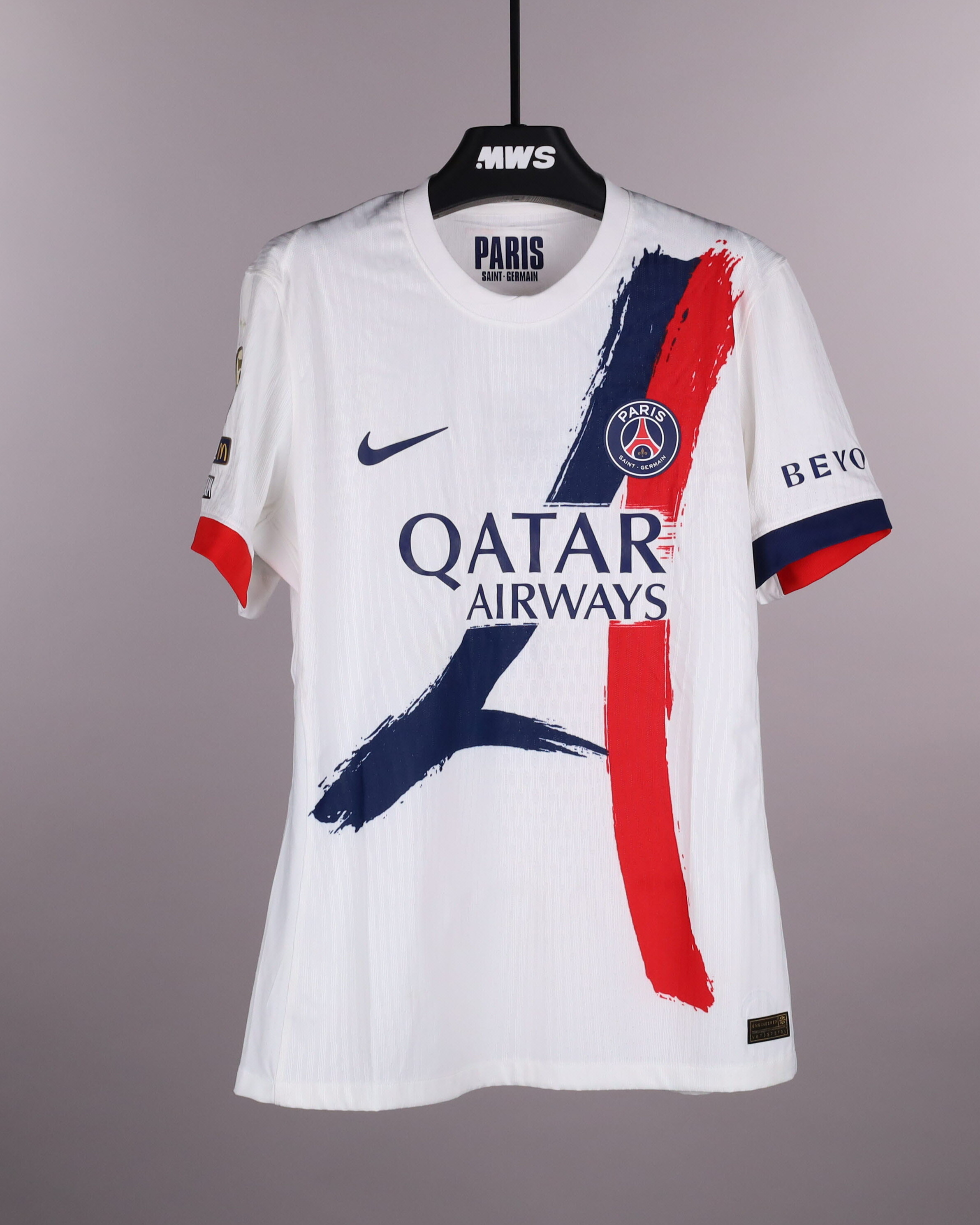 Lucas Hernández Paris Saint-Germain shirt