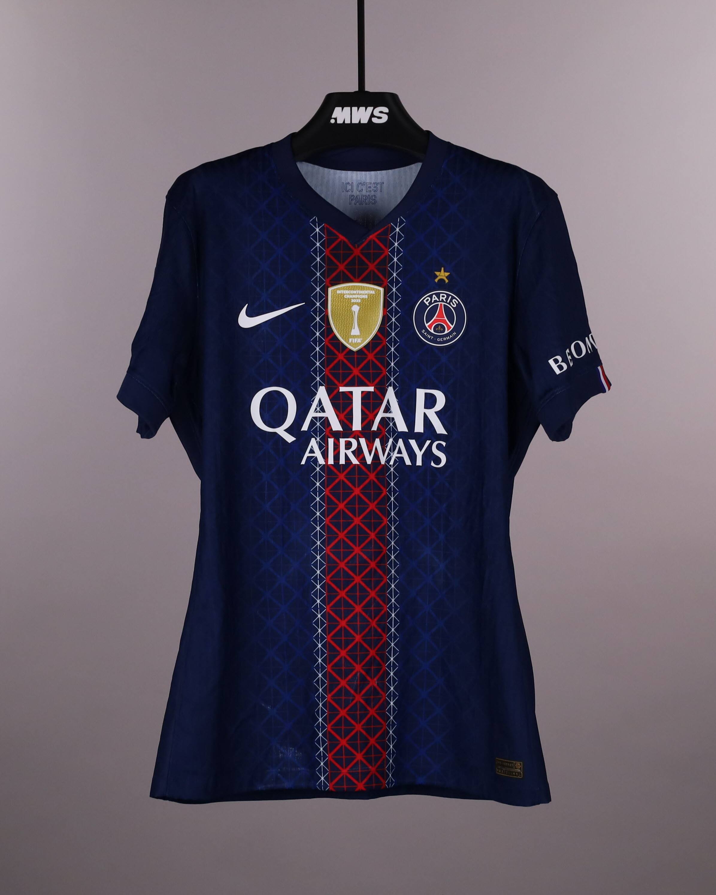 Achraf Hakimi Paris Saint-Germain shirt
