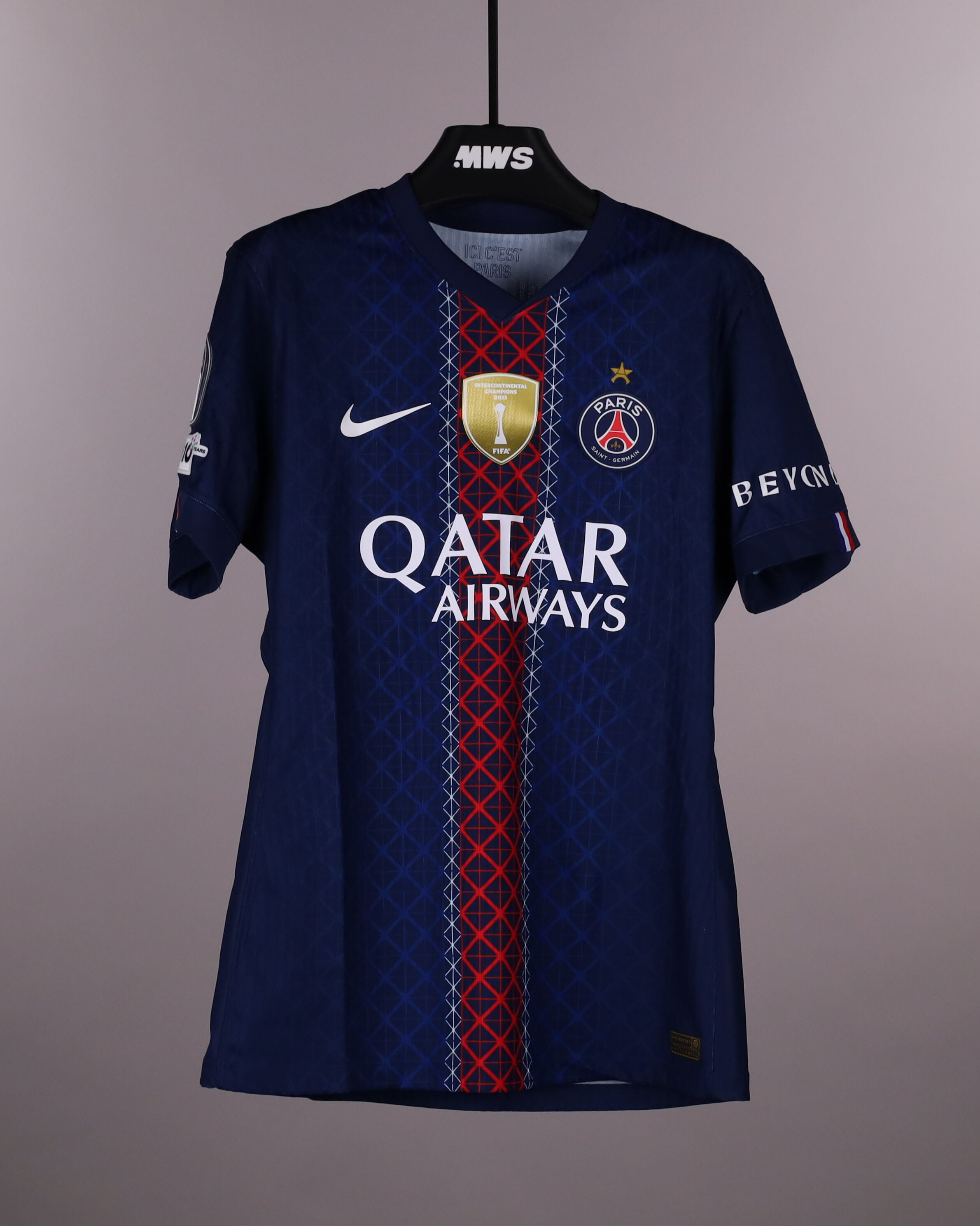 Gonçalo Ramos Paris Saint-Germain shirt
