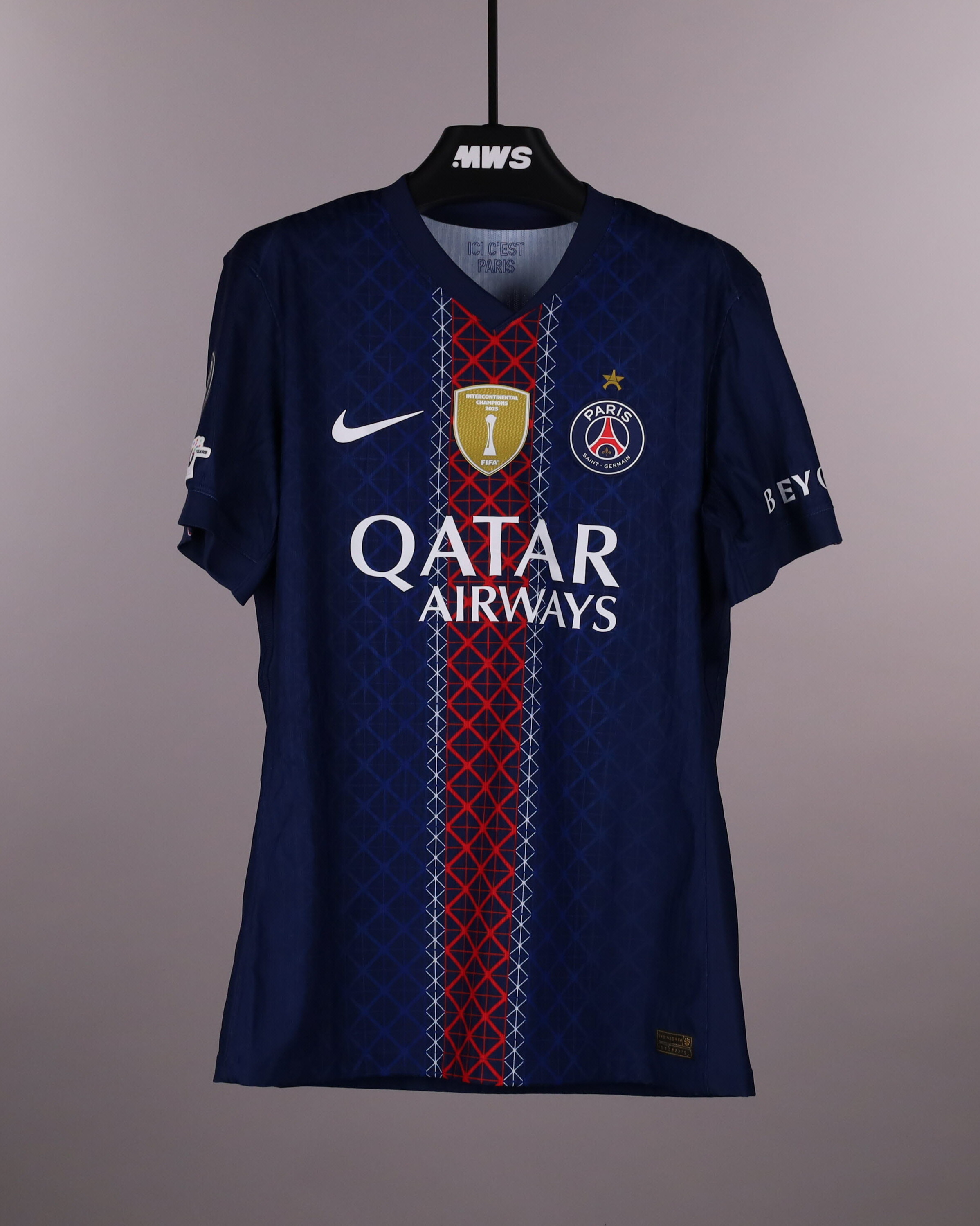 Lucas Hernández Paris Saint-Germain shirt