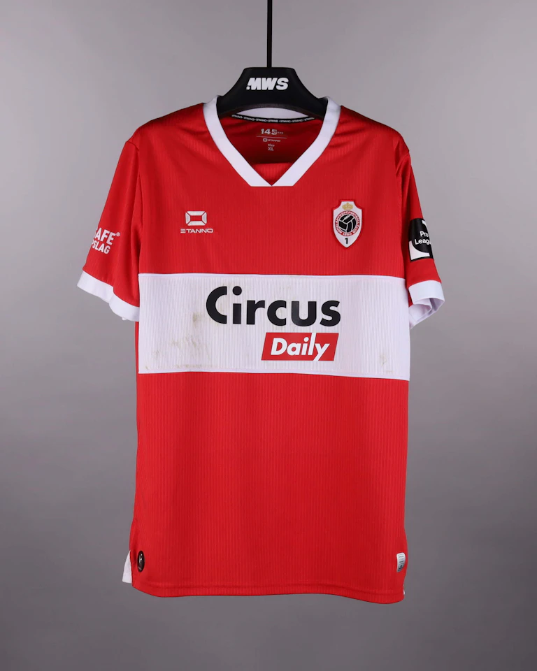 Royal Antwerp FC 팀의 Vincent Janssen 셔츠
