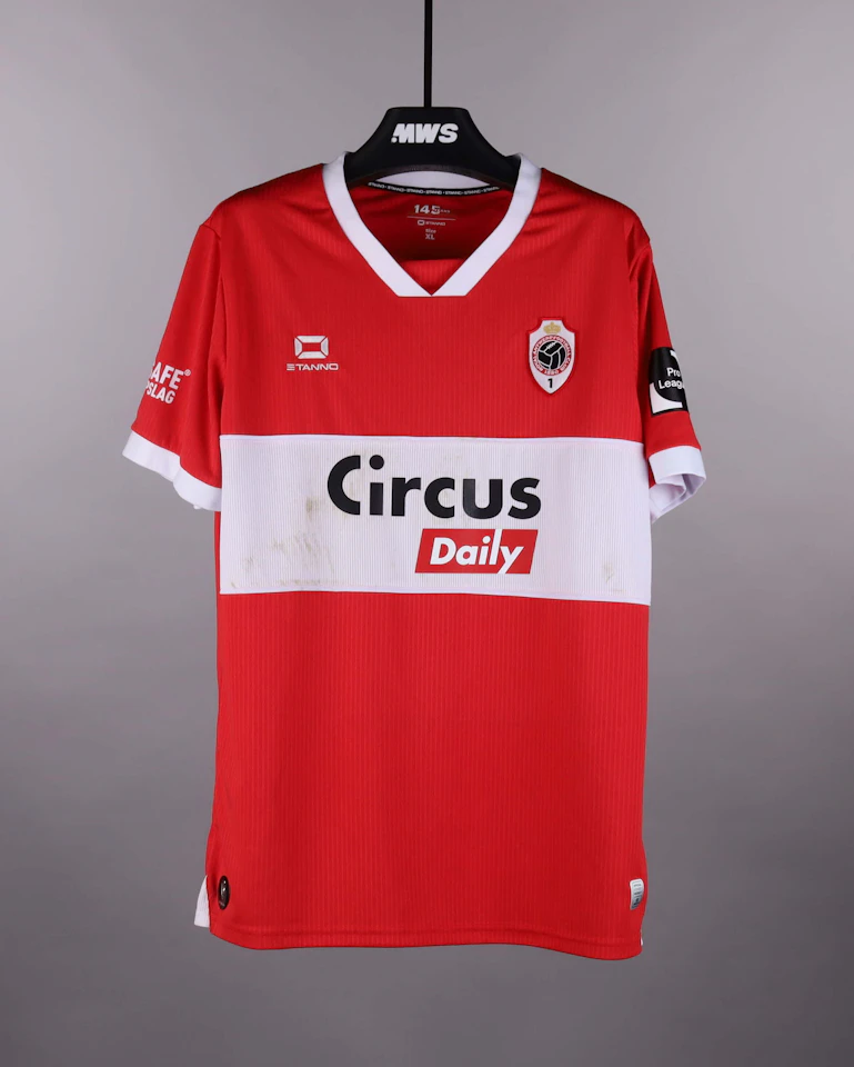 Royal Antwerp FC 팀의 Vincent Janssen 셔츠