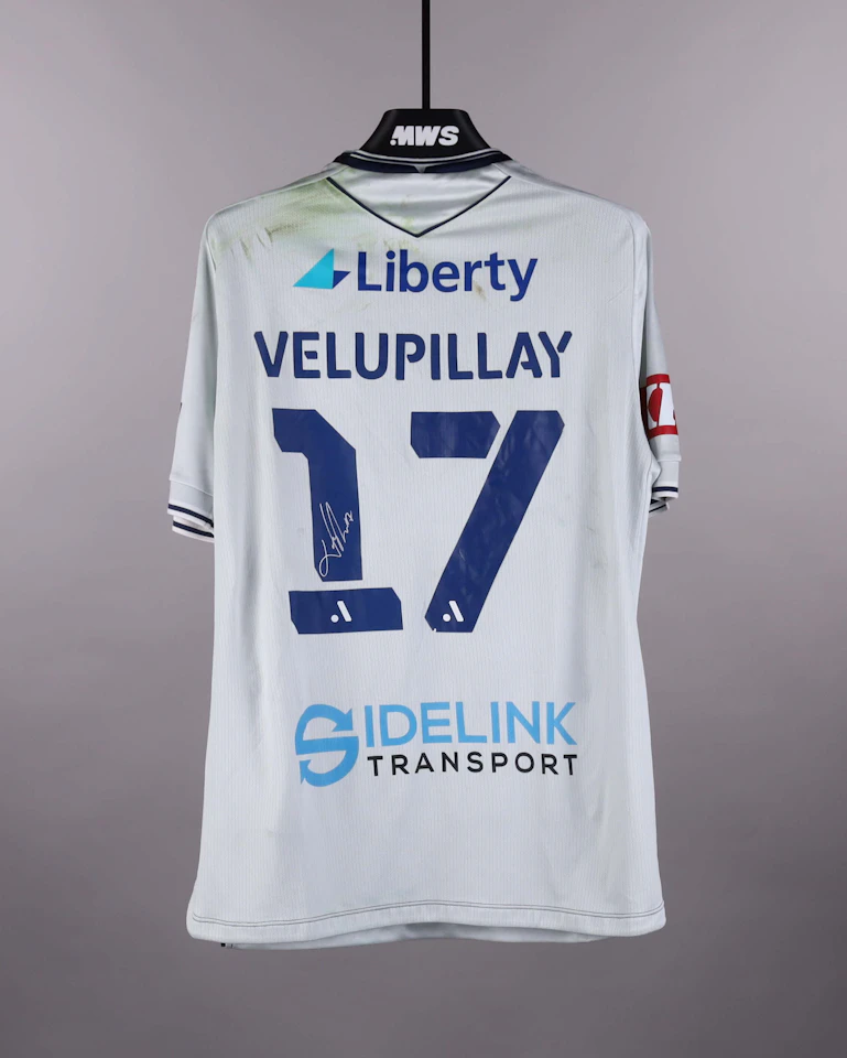 来自Melbourne Victory的Nishan Velupillay球衣