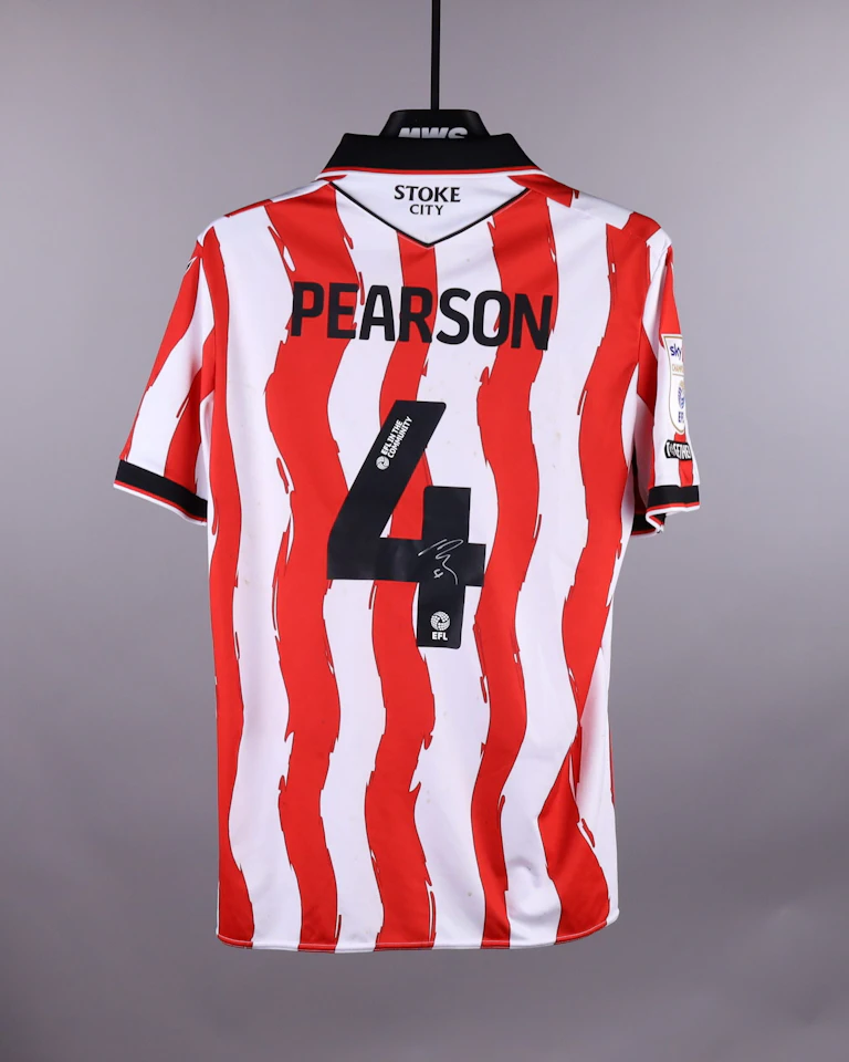 来自Stoke City的Ben Pearson球衣