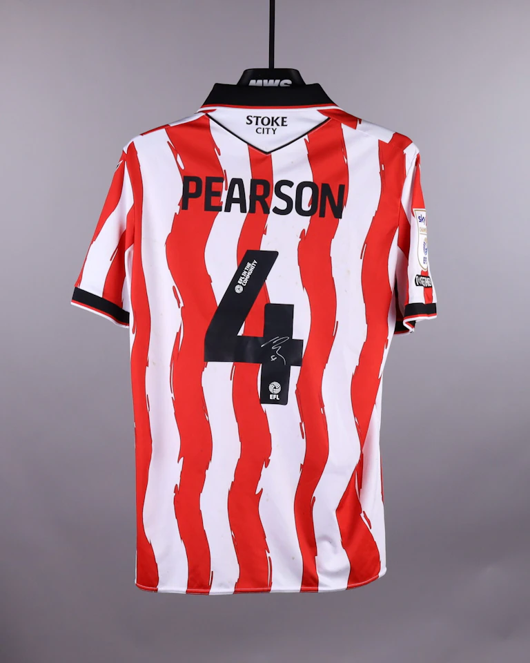 来自Stoke City的Ben Pearson球衣