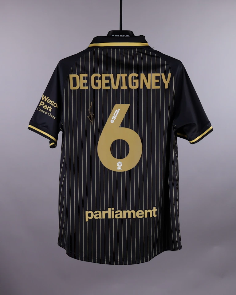 Barnsley-Trikot von Mael Durand de Gevigney