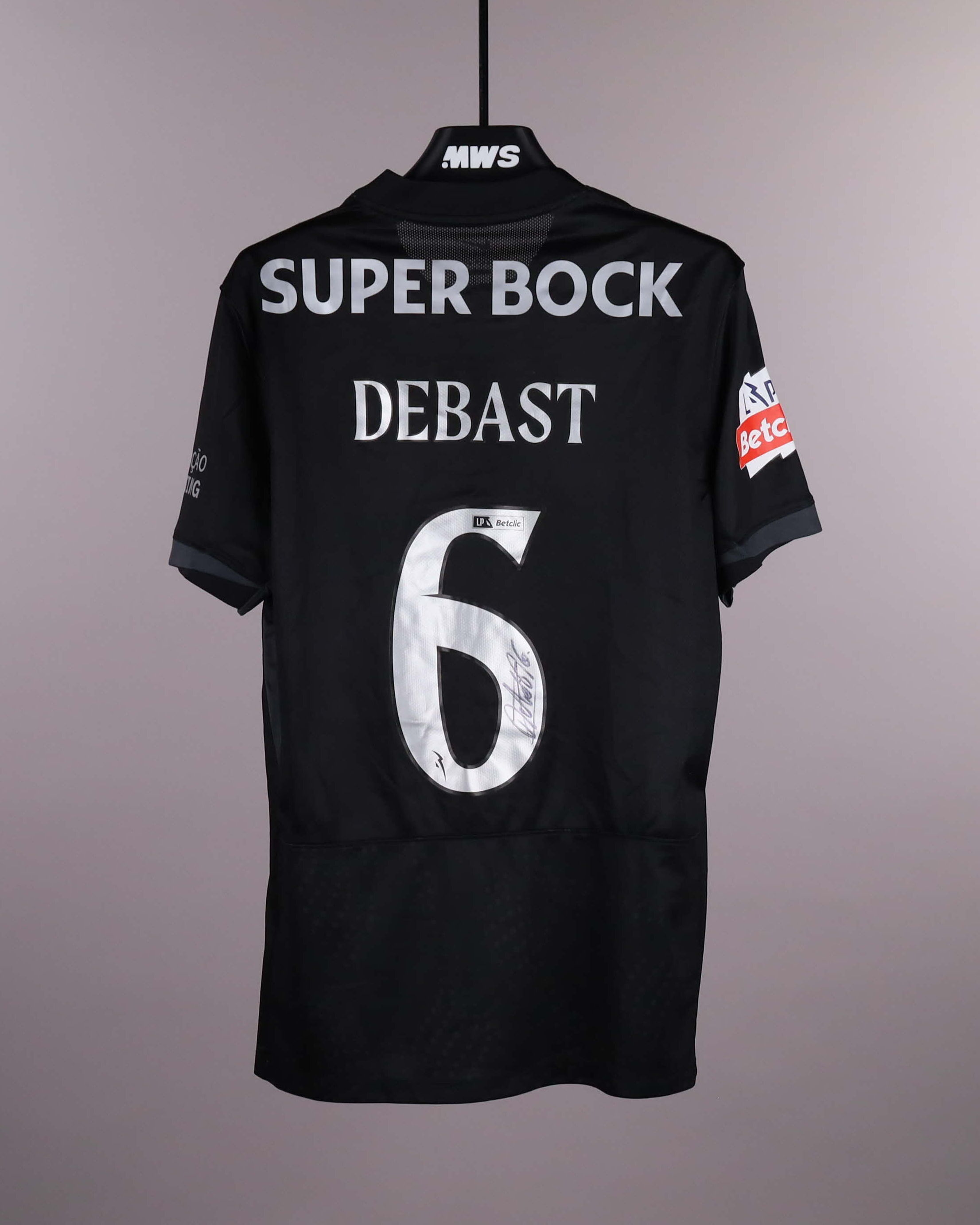 Zeno Debast Sporting CP shirt