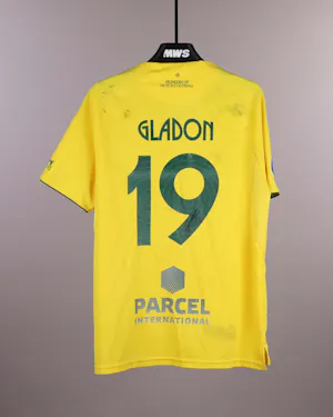 Paul Gladon Fortuna Sittard のシャツ