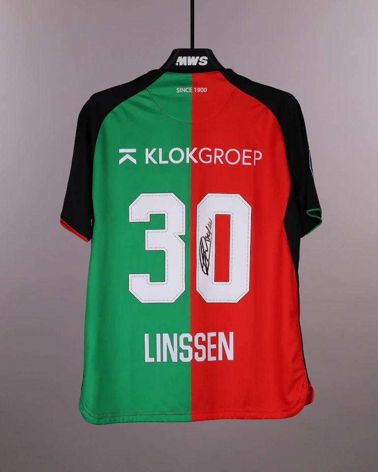 Bryan Linssen N.E.C. のシャツ