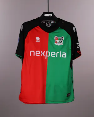 来自N.E.C.的Bryan Linssen球衣