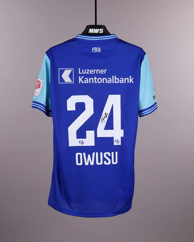 Tyron Owusu FC Luzern のシャツ