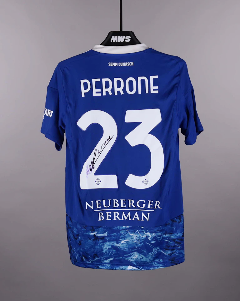 来自Como 1907的Maximo Perrone球衣