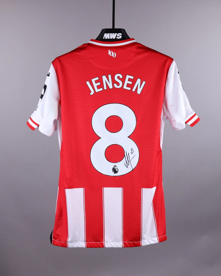 来自Brentford的Mathias Jensen球衣