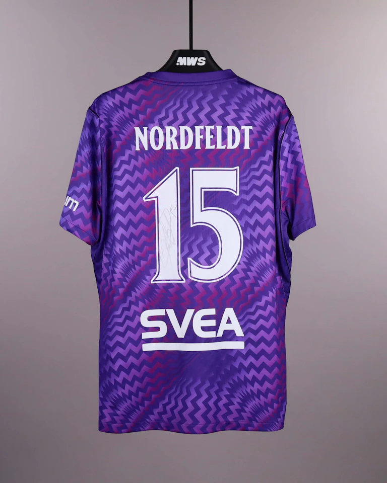 来自AIK的Kristoffer Nordfeldt球衣