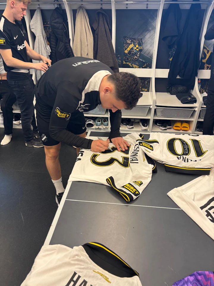 Camisola de Aron Csongvai, AIK