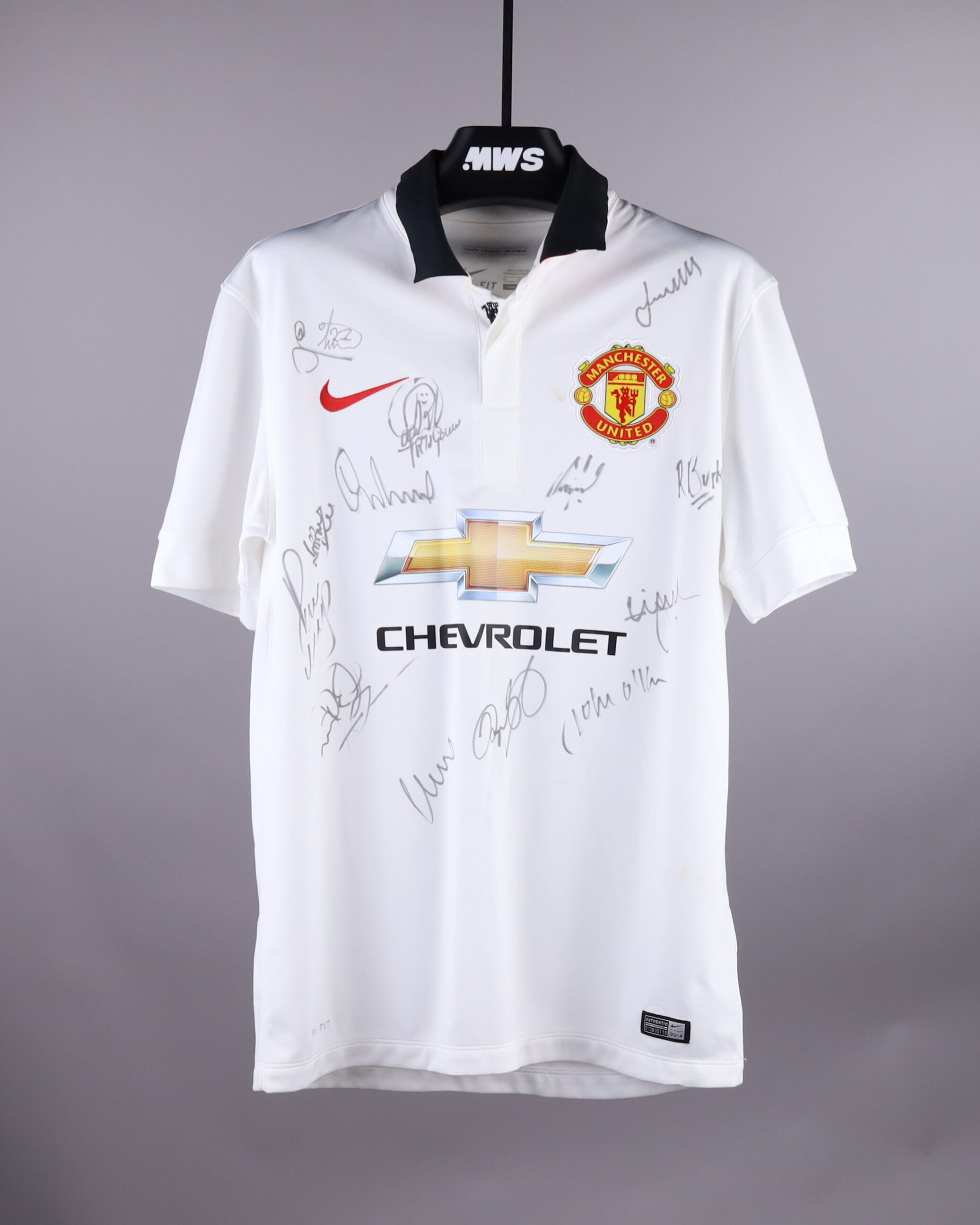 Manchester United | Squad Signed Shirt | MatchWornShirt