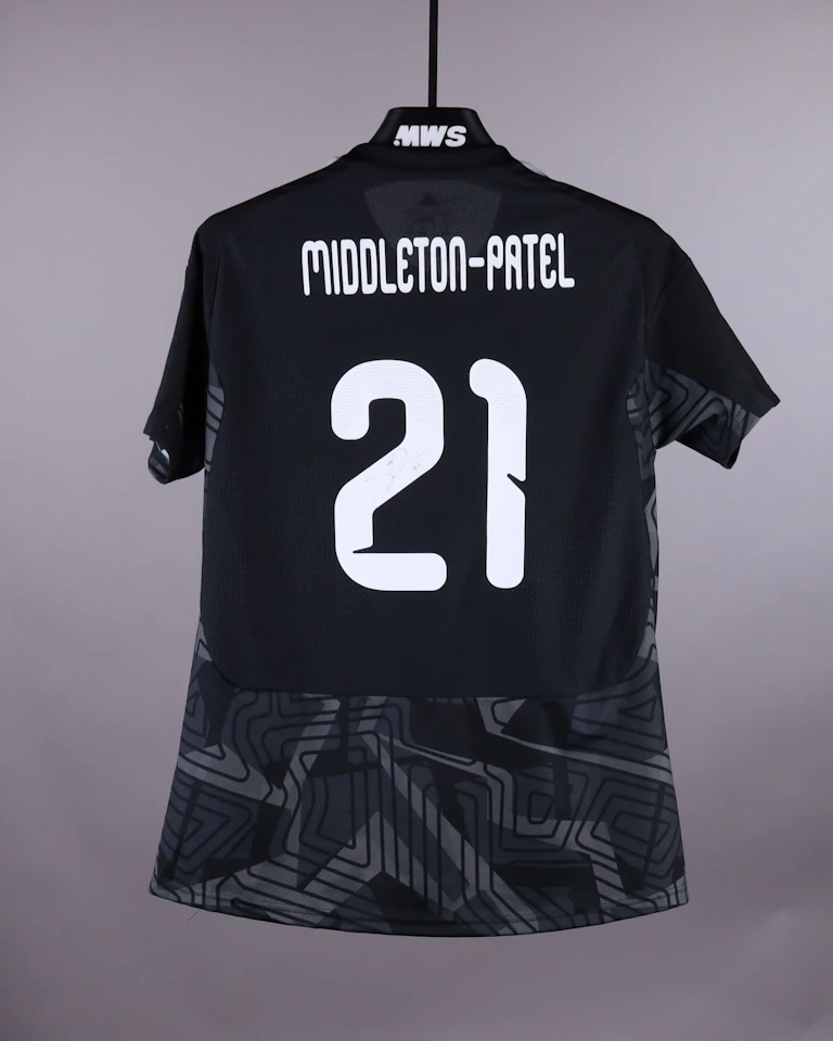 来自Wales W的Safia Middleton-Patel球衣