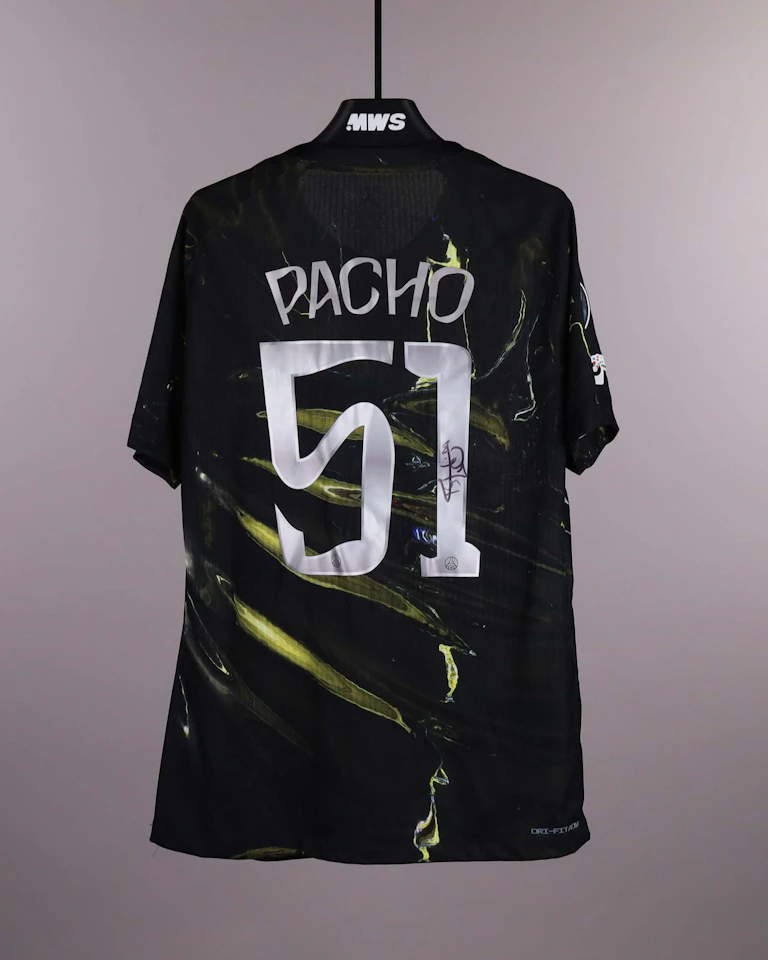 来自Paris Saint-Germain的Willian Pacho球衣