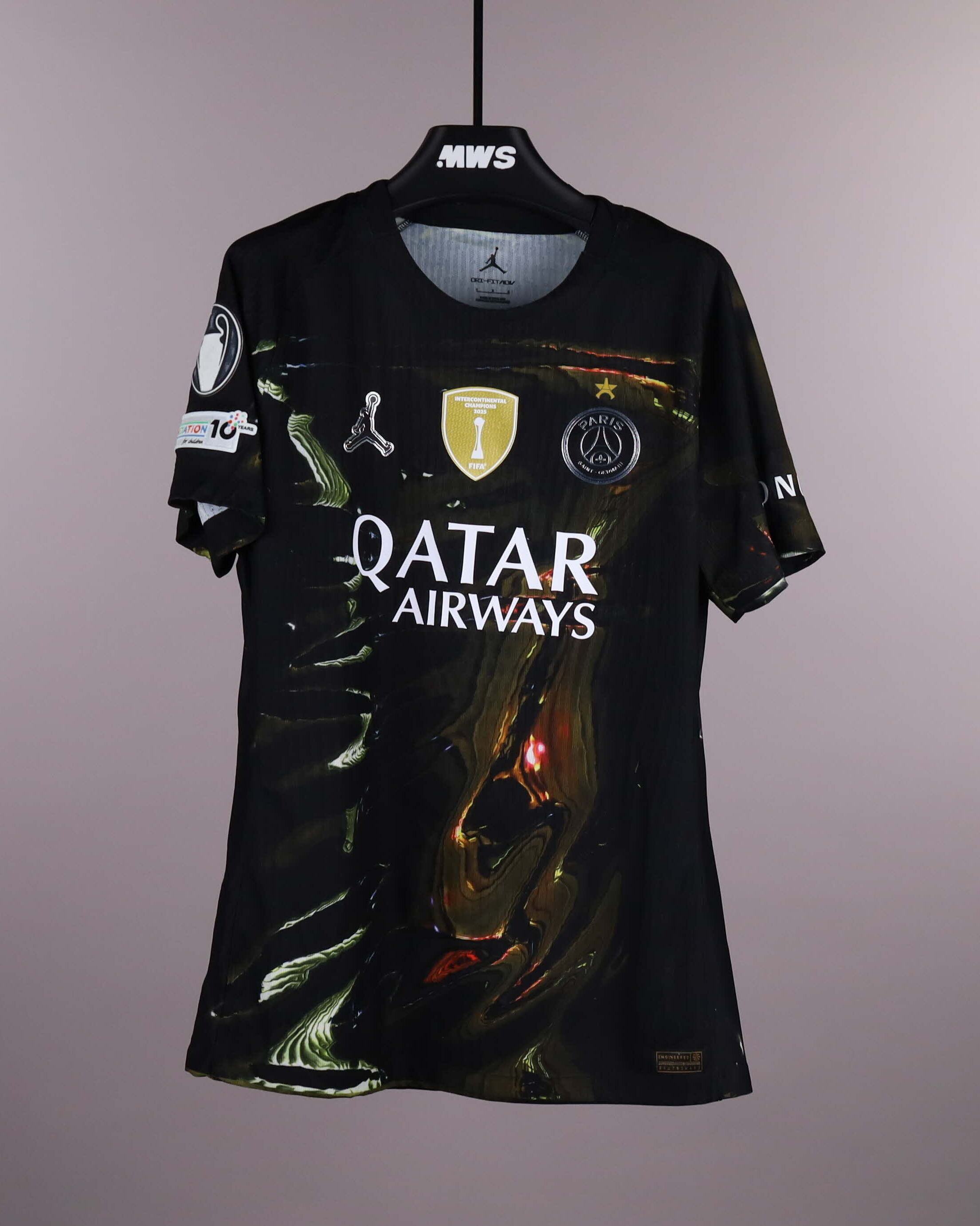 Khvicha Kvaratskhelia Paris Saint-Germain shirt