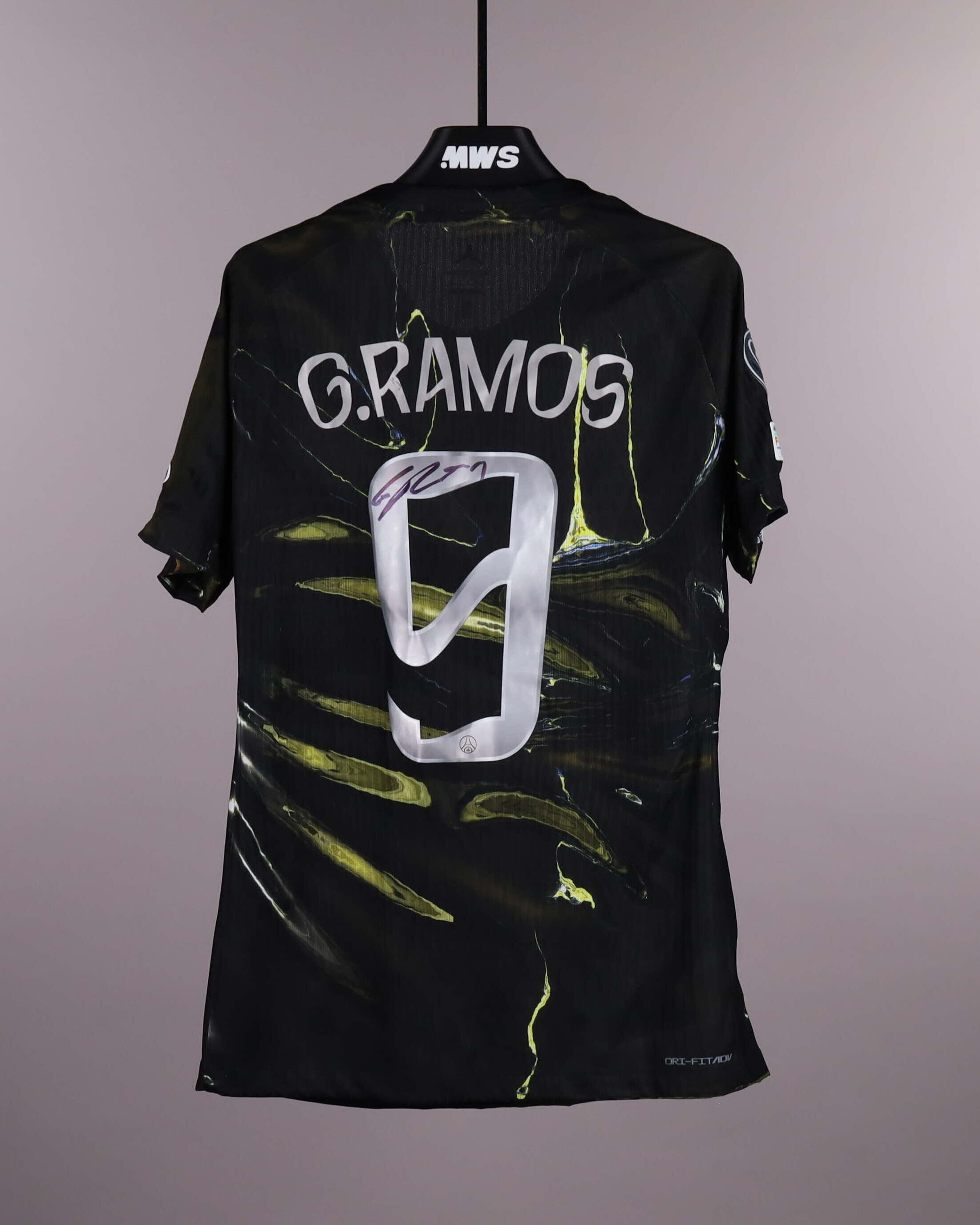 Gonçalo Ramos Paris Saint-Germain shirt
