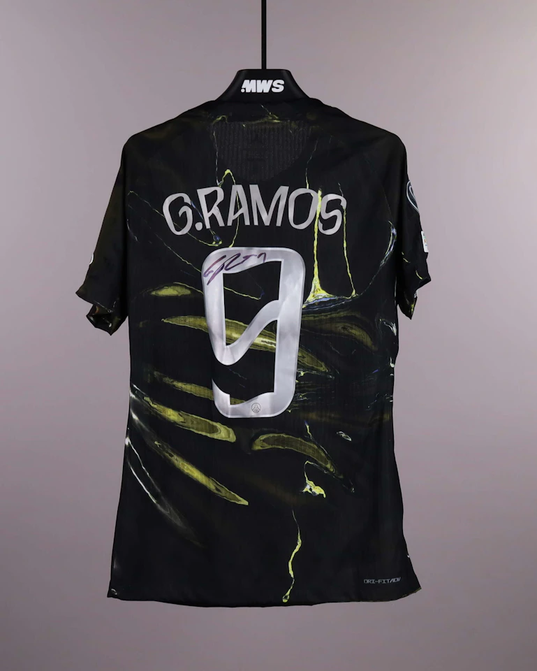 Gonçalo Ramos Paris Saint-Germain shirt