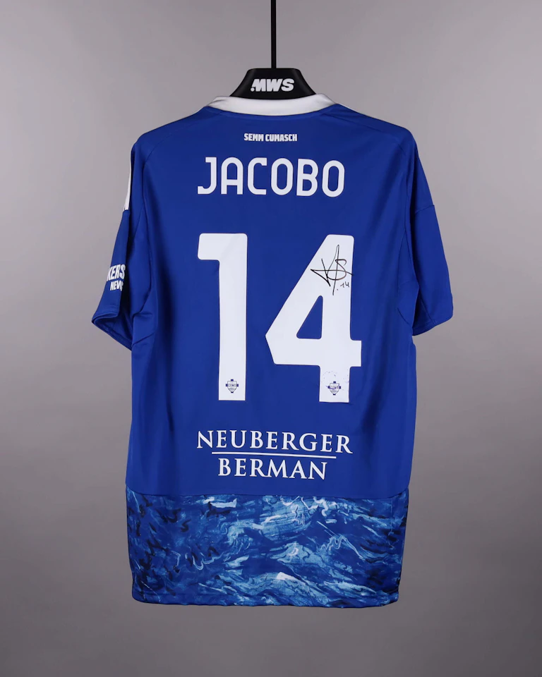 来自Como 1907的Jacobo Ramón Naveros球衣