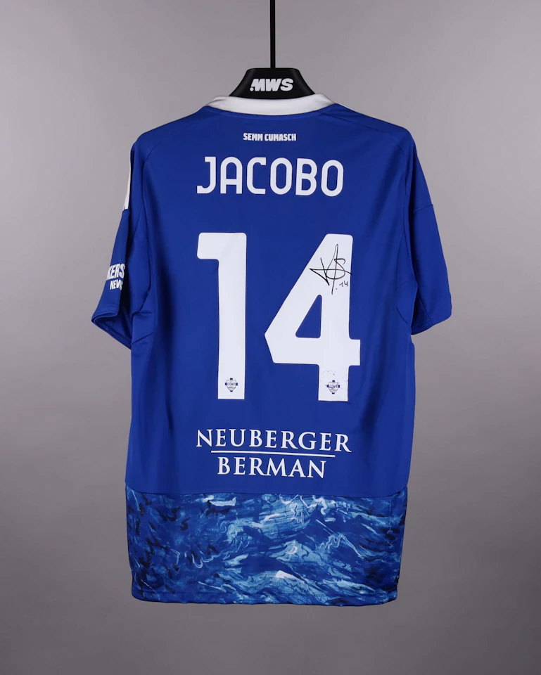 来自Como 1907的Jacobo Ramón Naveros球衣