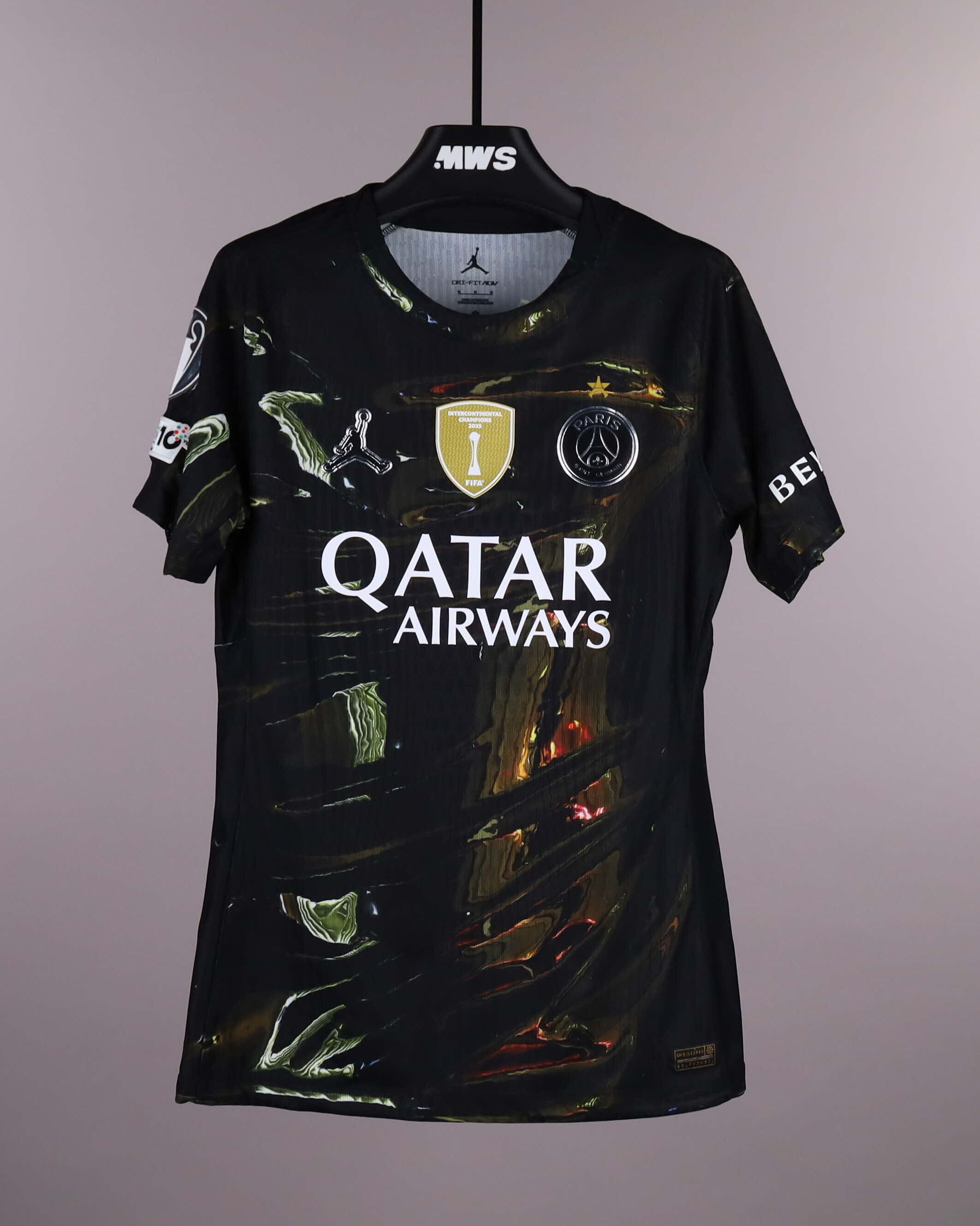 Vitinha Paris Saint-Germain shirt