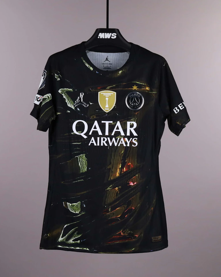 Vitinha Paris Saint-Germain shirt
