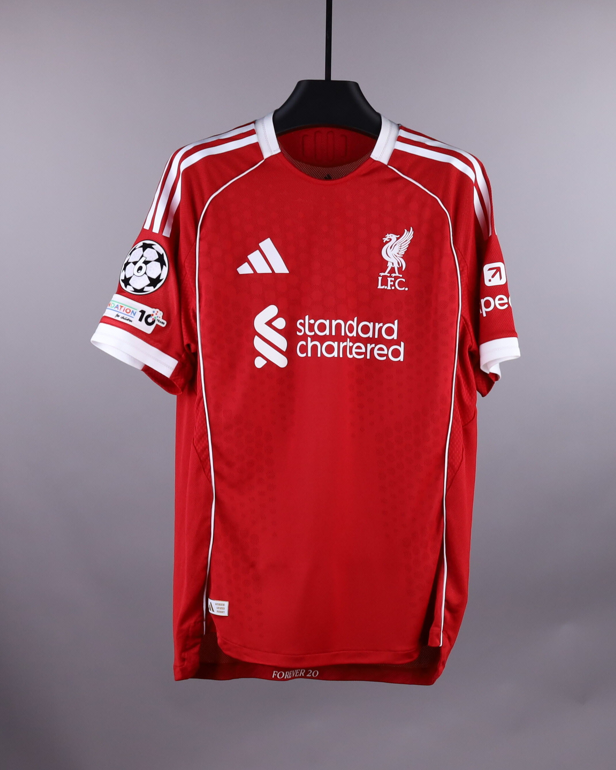来自Liverpool的Mohamed Salah 球衣