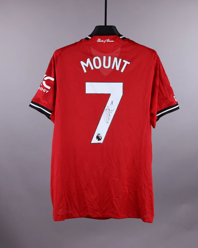 来自Manchester United的Mason Mount球衣