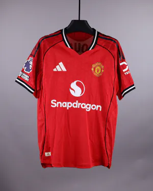 Manchester United 팀의 Mason Mount 셔츠