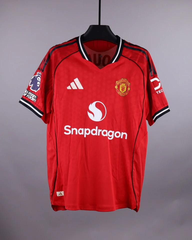 Manchester United 팀의 Mason Mount 셔츠